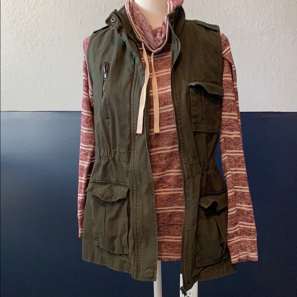 Striped turtleneck & Olive Vest bundle
